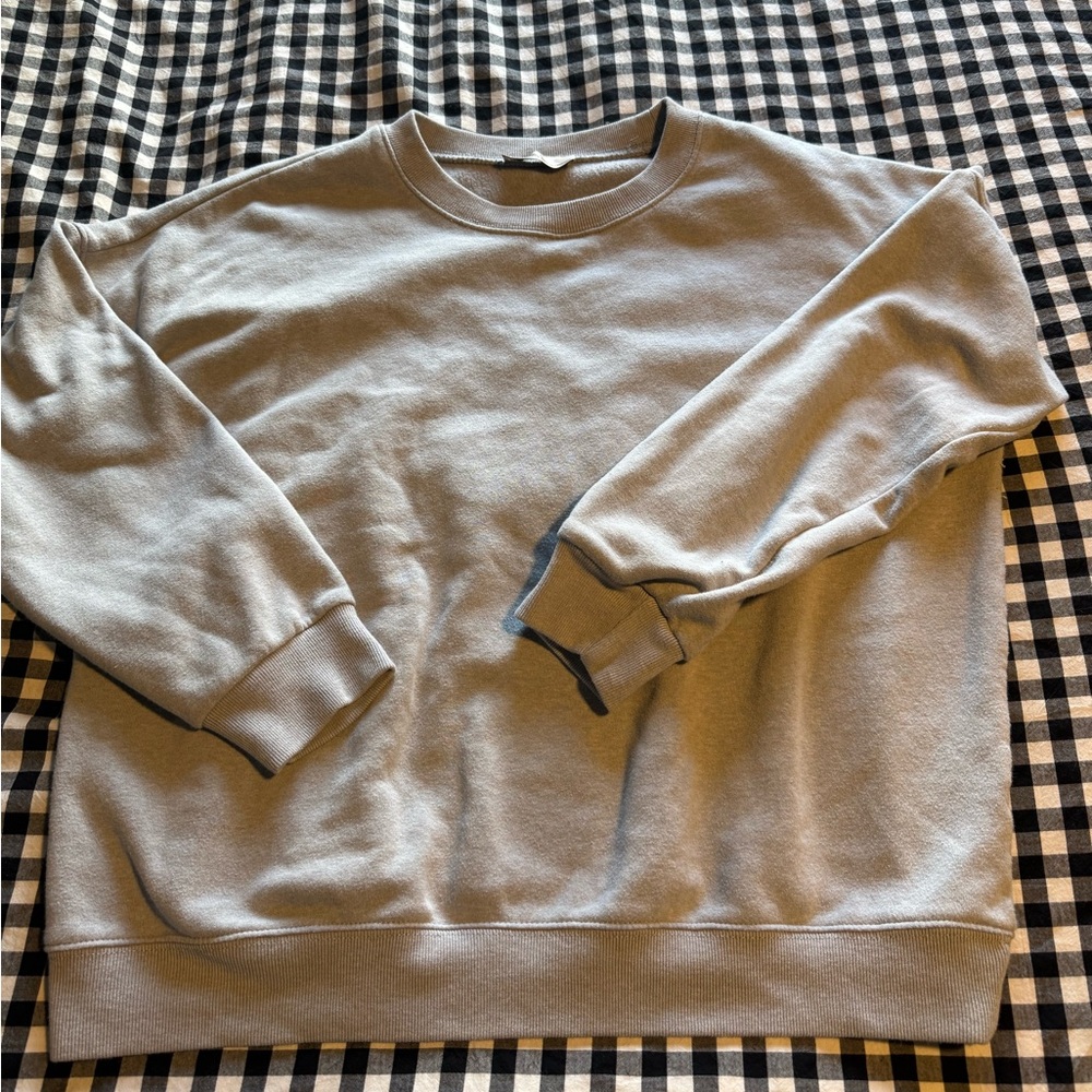 Zenana Outfitters Light Gray Crewneck Sweater